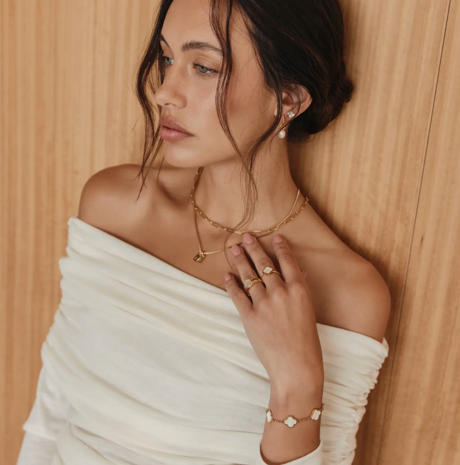 Mother-of-pearl clover bracelet — styled look